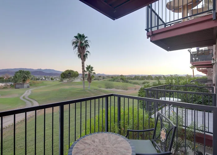 Havasu Getaway W/ Golf Course & Views! Holiday home