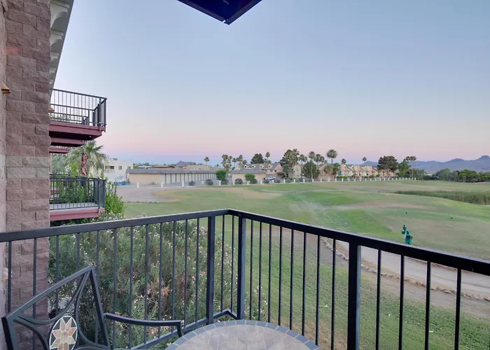 Havasu Getaway W/ Golf Course & Views! Holiday home *