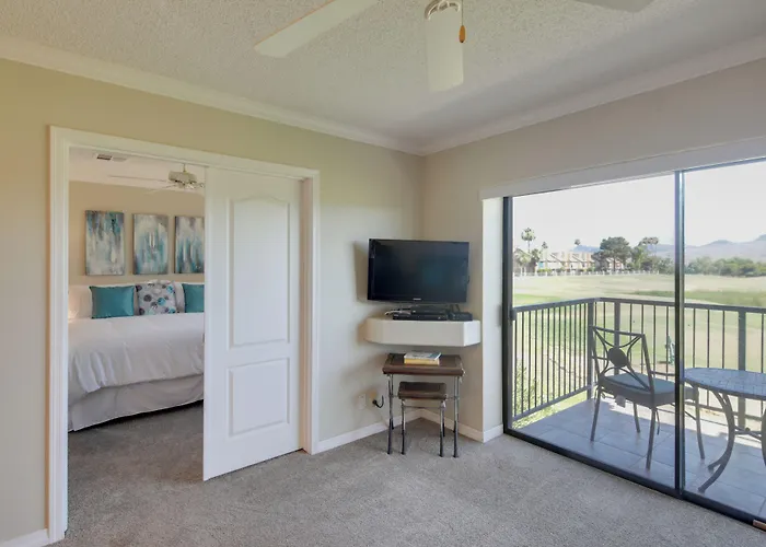 Havasu Getaway W/ Golf Course & Views! Holiday home