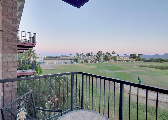 Havasu Getaway W/ Golf Course & Views! Holiday home Lake Havasu City