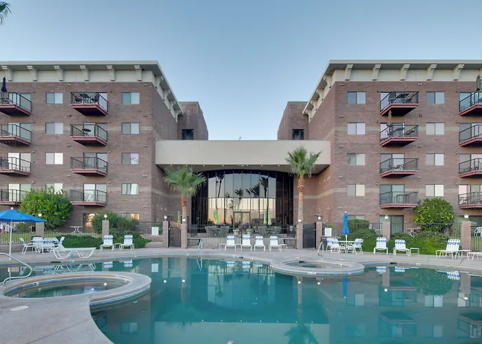 Havasu Getaway W/ Golf Course & Views! Holiday home