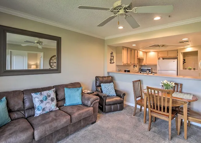 Hébergement de vacances Havasu Getaway W/ Golf Course & Views!