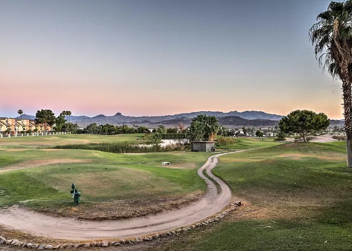 Havasu Getaway W/ Golf Course & Views! Hébergement de vacances *